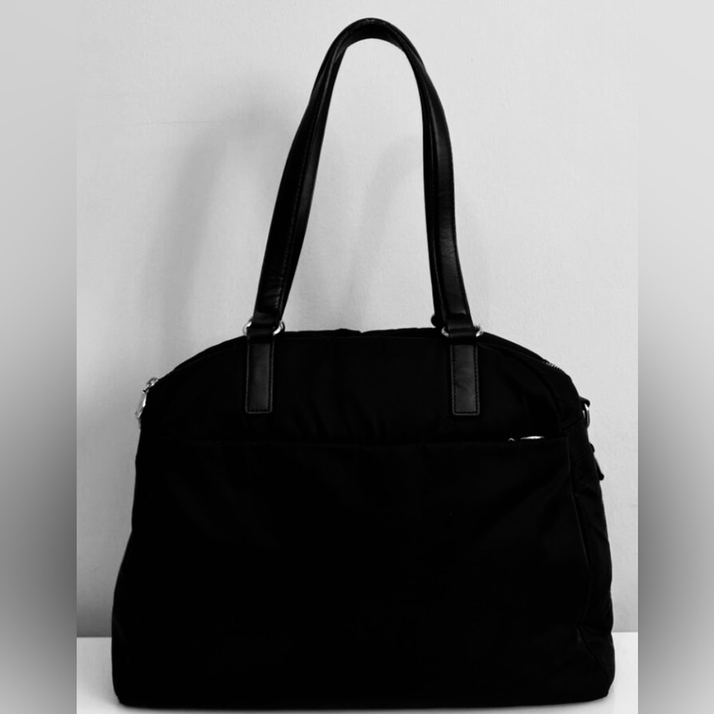 Lo & Sons  OG bag in black with silver hardware